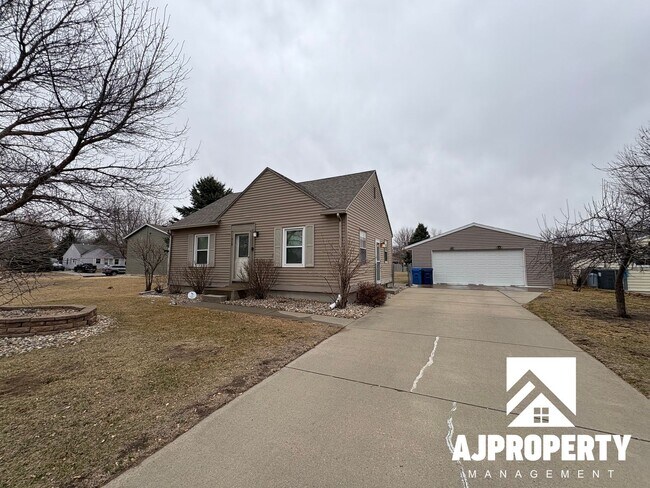 Photo - 809 E Presentation St