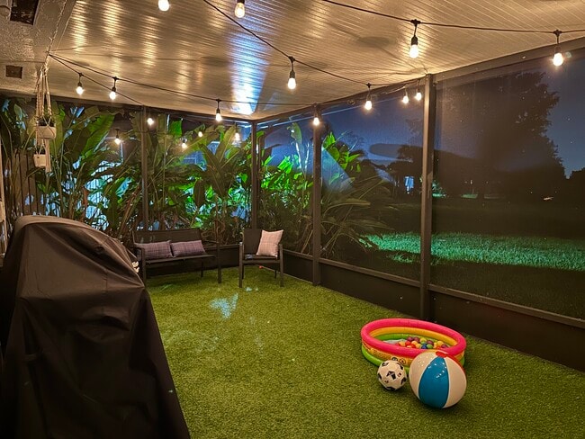 Building Photo - 8101 SW 22nd Ct Unit 138