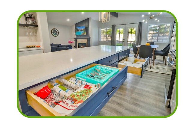 full kutchen - 6564 Kelvin Ave