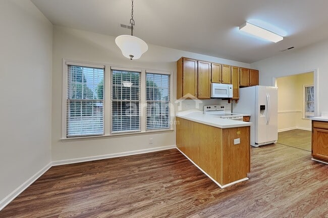 Photo - 102 Selsey Dr