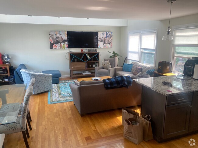 Building Photo - 72 6th St Unit 2 Rental