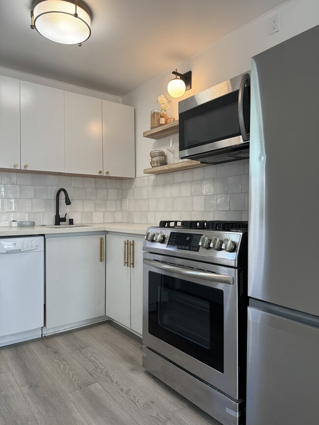 Photo - 1653 1/2 Bayview Dr Unit 1 Bed - 1 Bath