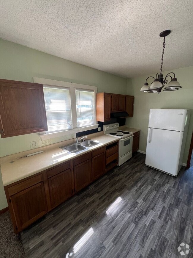 Building Photo - Selinger duplex Unit 1 Rental