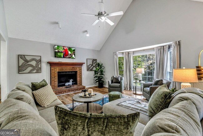 2192 Chartwell Dr