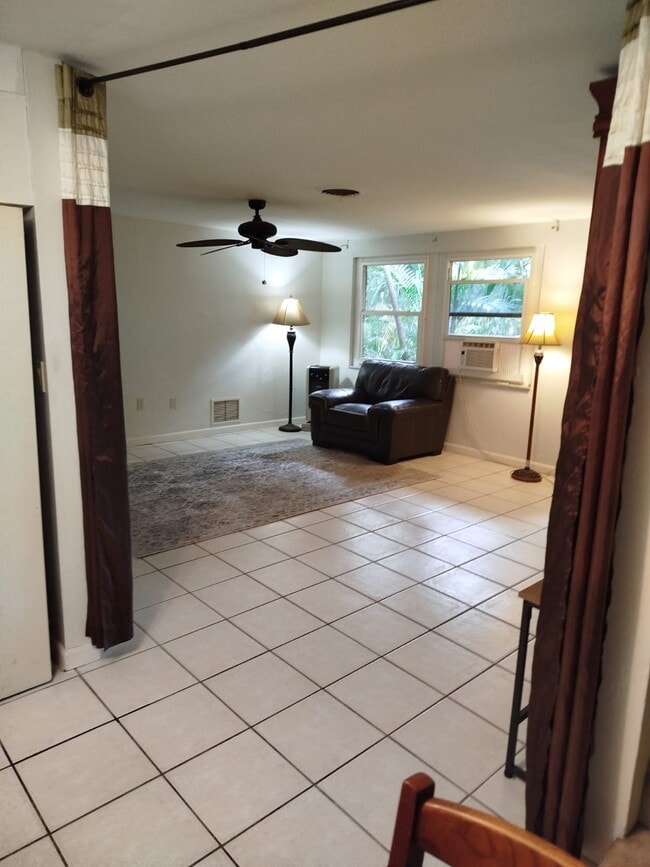 Photo - 215 Zephyr Rd