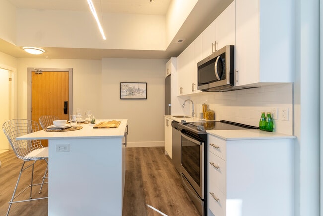 Photo - 475 George St N Unit 2 Bed