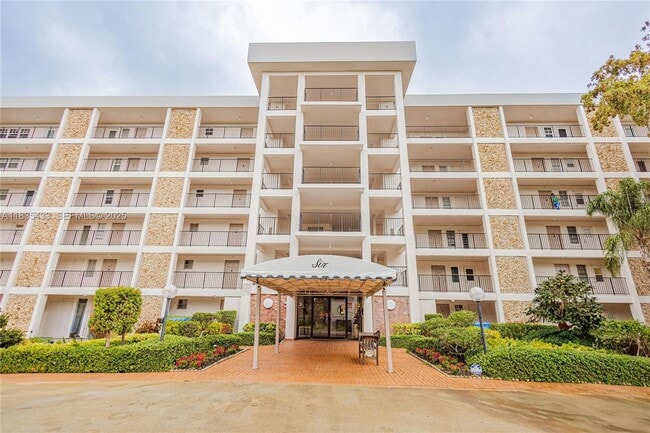 Building Photo - 2751 N Palm Aire Dr Unit 310