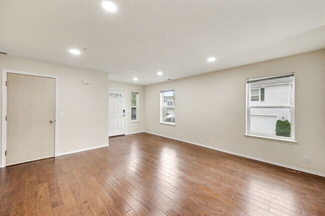 Photo - 4 bed 2.5 bath available now in Bothell