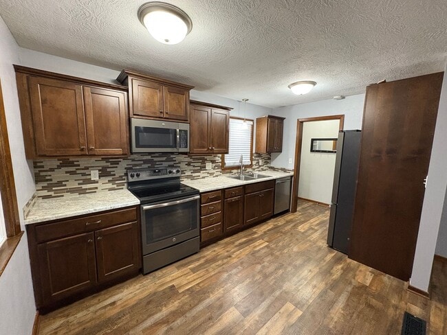 Photo - 320 Fanelle Ave