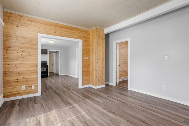 Building Photo - 1717 Walnut St Unit Lower