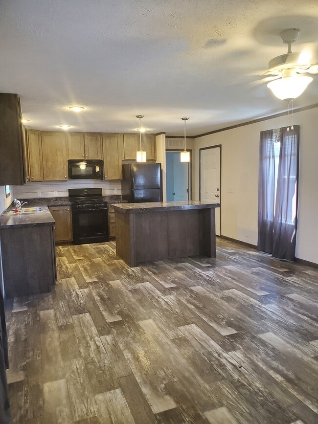 Photo - 6610 Lear Nagle Rd