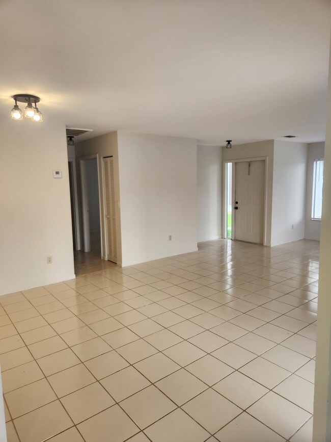 9712 Saratoga Park Ct Unit Villa