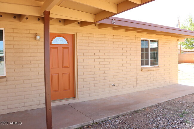 Building Photo - 1052 Chaparral Cir Rental