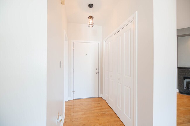 Photo - 680 N Green St Unit 609