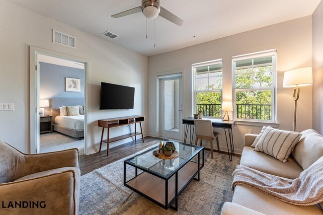 Building Photo - 1225 Utica Dr