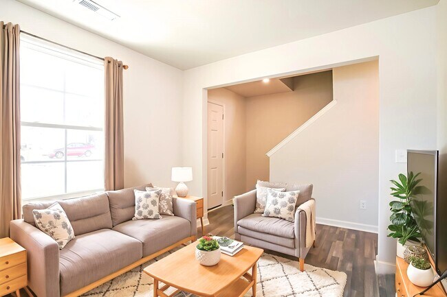 Photo - 684 Savanac St SE