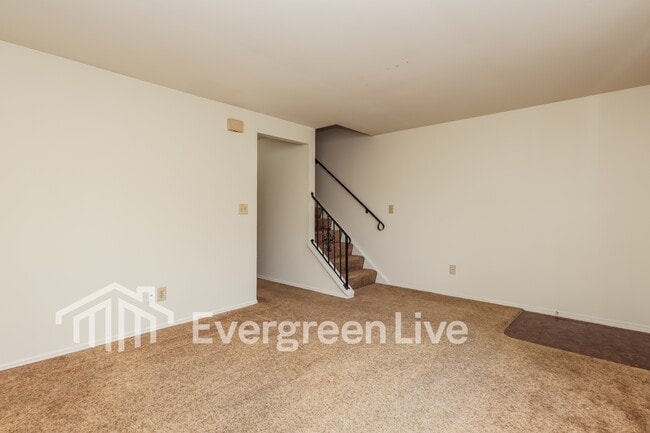 Photo - 7989 Mt Hood