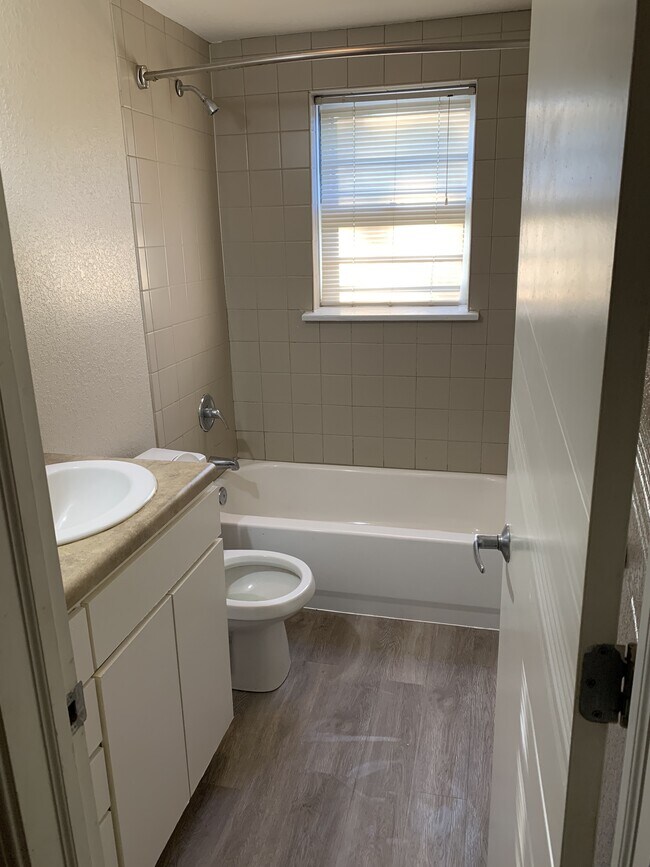 Photo - Mullen Court Apartments