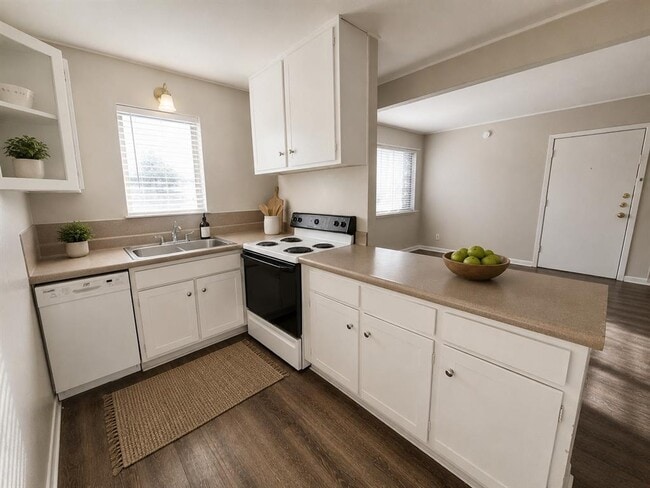 Photo - 3304 Red River St Unit 104