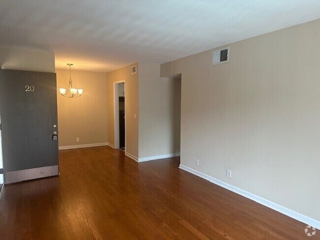 Building Photo - 1 Bedroom Condo Unit 20
