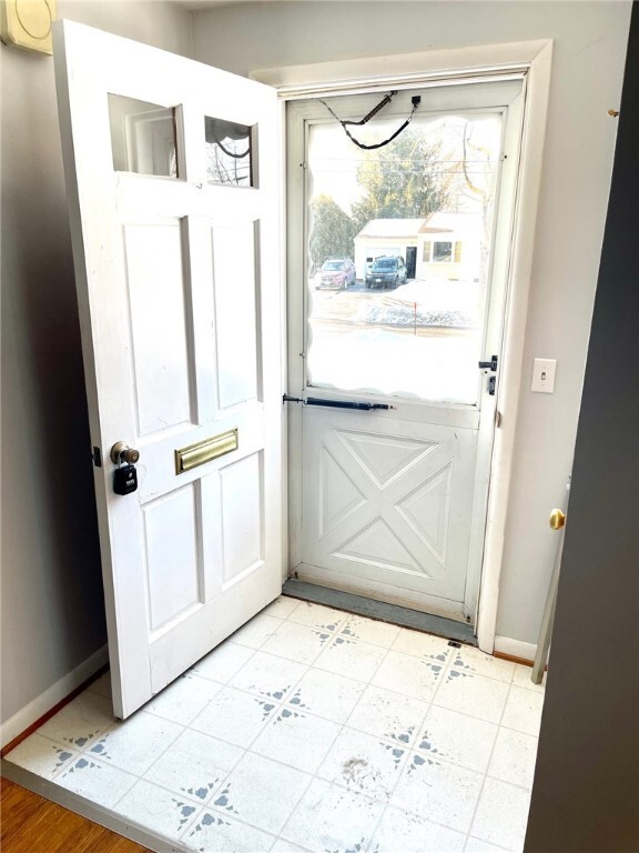 Photo - 129 Roselawn Crescent