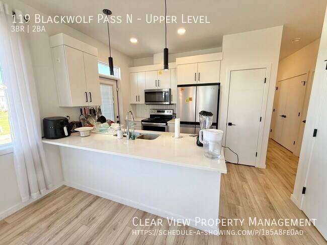 Photo - ? Bright & Beautiful 3-Bedroom Upper Suite Unit Upper Level