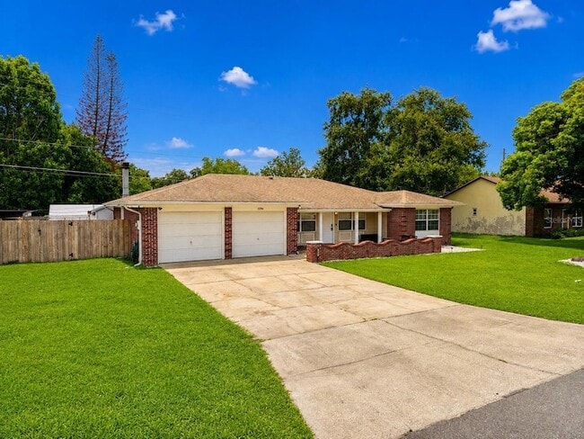 Photo - 1594 Frances St
