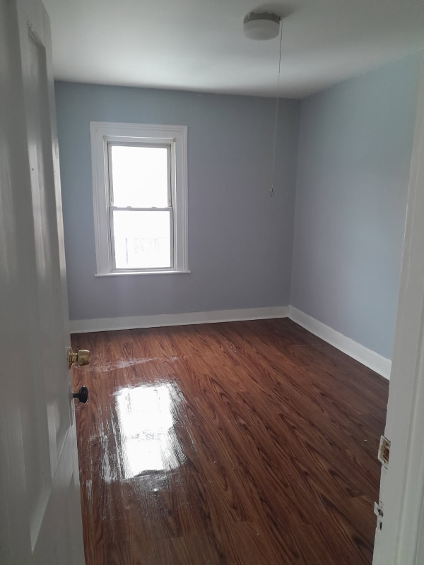 Photo - 118.5 Babcock St