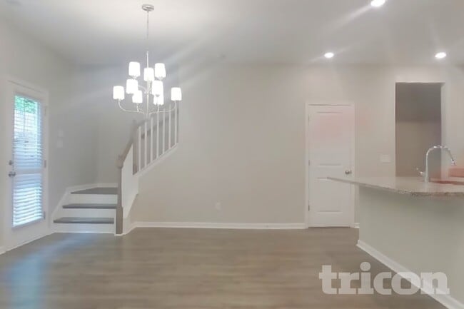 Photo - 313 Knowles Pl