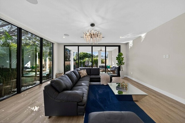 Photo - 1121 NE 17th Ave