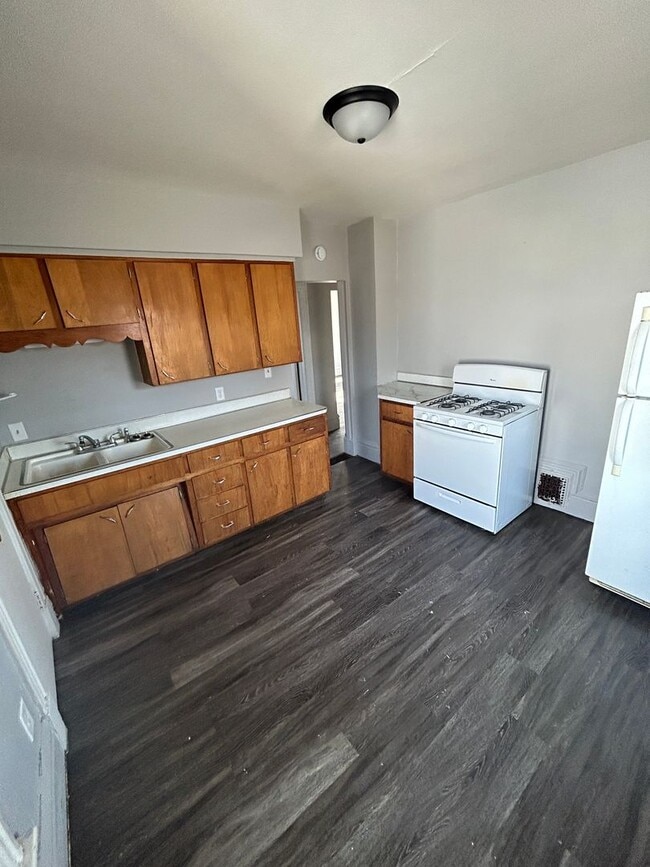 Building Photo - 1003 Grant Ave Unit 2