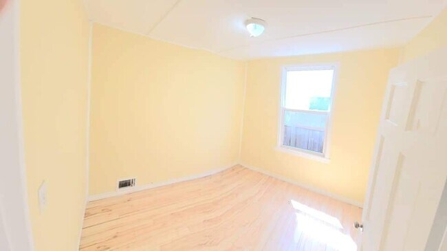 Photo - 82 Hindley Ave