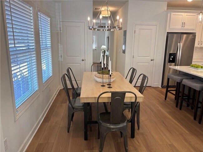 Photo - 303 Frasier St SE