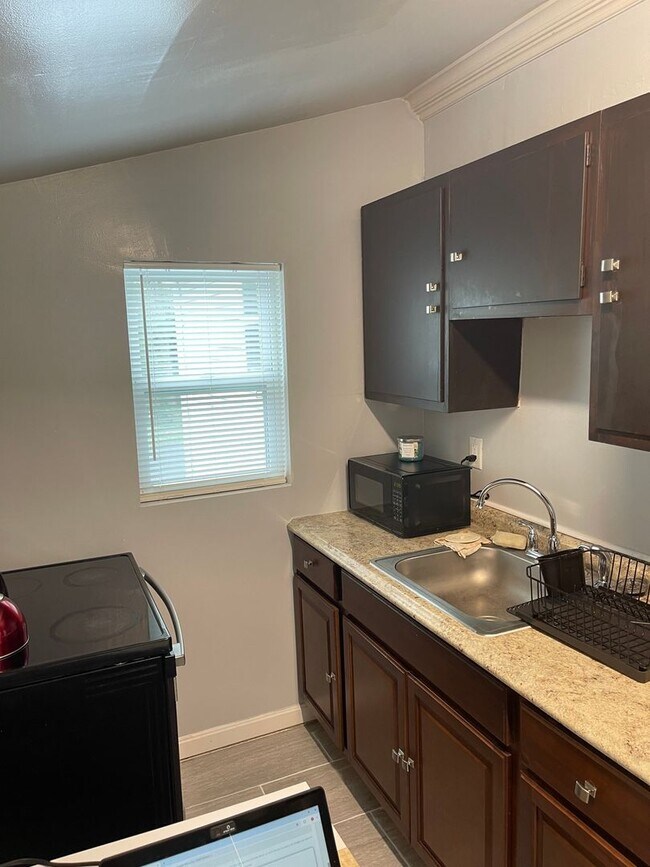 Photo - Spacious 1 Bedroom & den, 1 bath in Brandy...