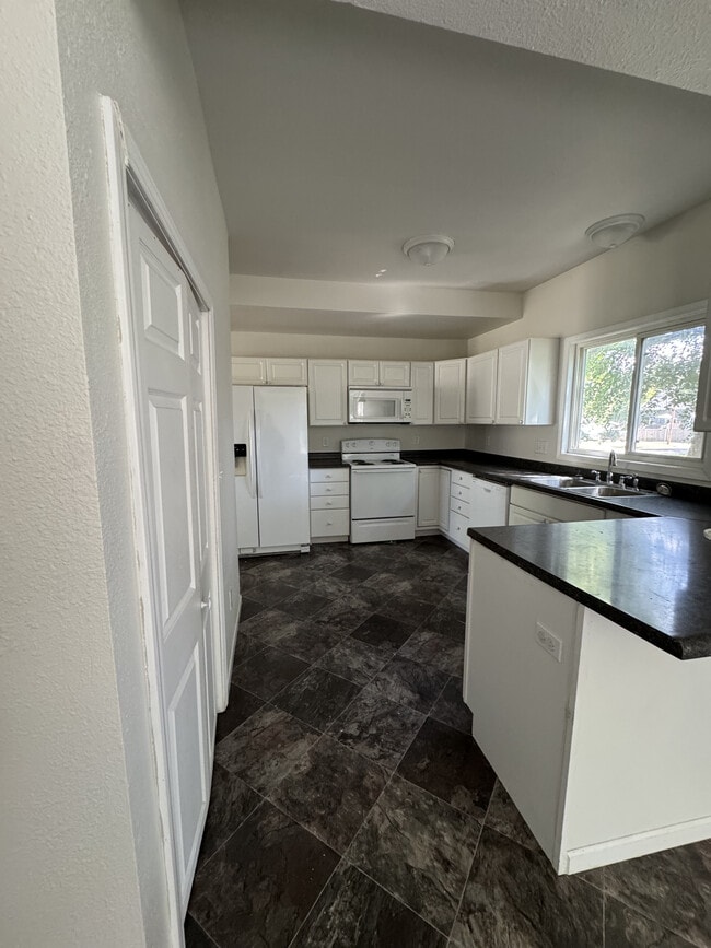 Photo - 123 7th St NW