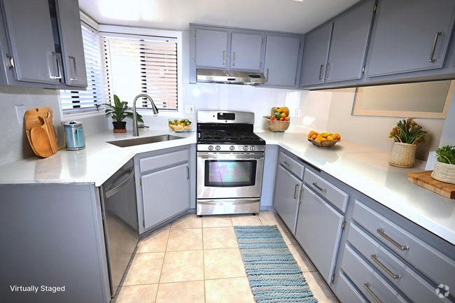 Building Photo - 28092 Mariposa Rental