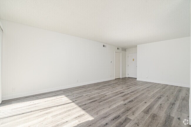 1BR, 1BA - 864SF - Living Room