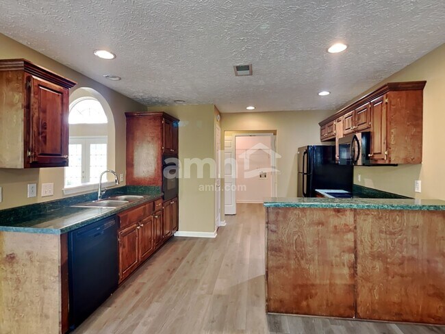 Photo - 544 Windy Rd