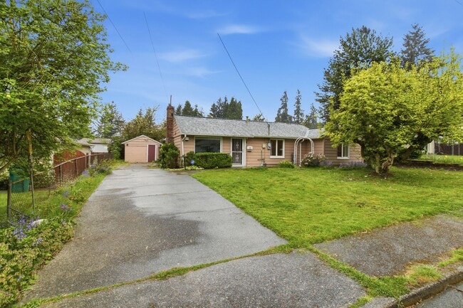 Building Photo - Cozy 4-Bedroom Home with Wood Stove & Large Backyard in Mountlake Terrace
