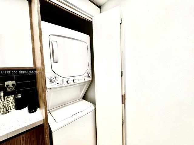 Photo - 600 NE 36th St Unidad 1220