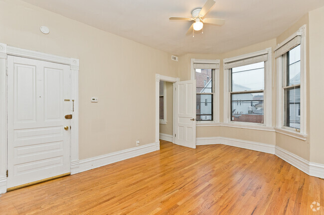 Building Photo - 1431 W Belmont Ave Rental