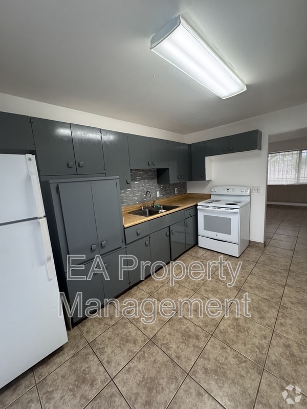 Building Photo - 7015 Trumbull Ave SE Rental