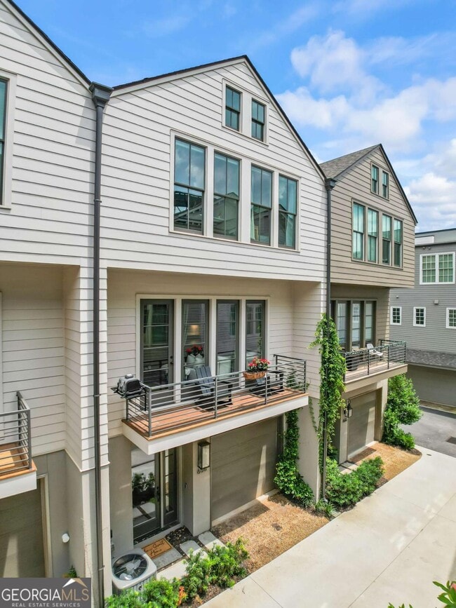 Photo - 658 Bull St SE