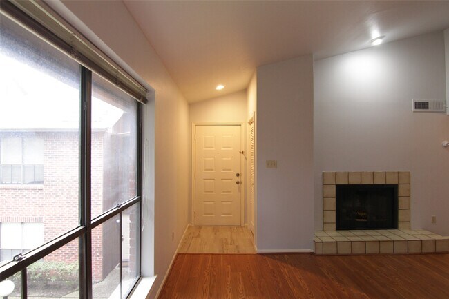 Photo - 3100 Walnut Bend Ln Unit 118