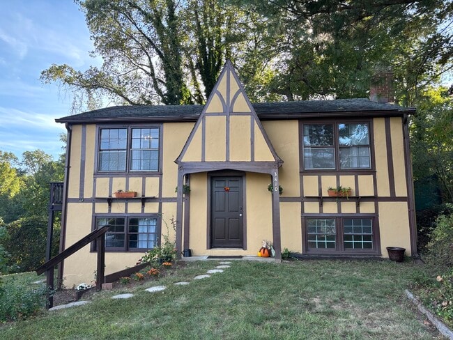 Building Photo - 3810 Bayview Dr