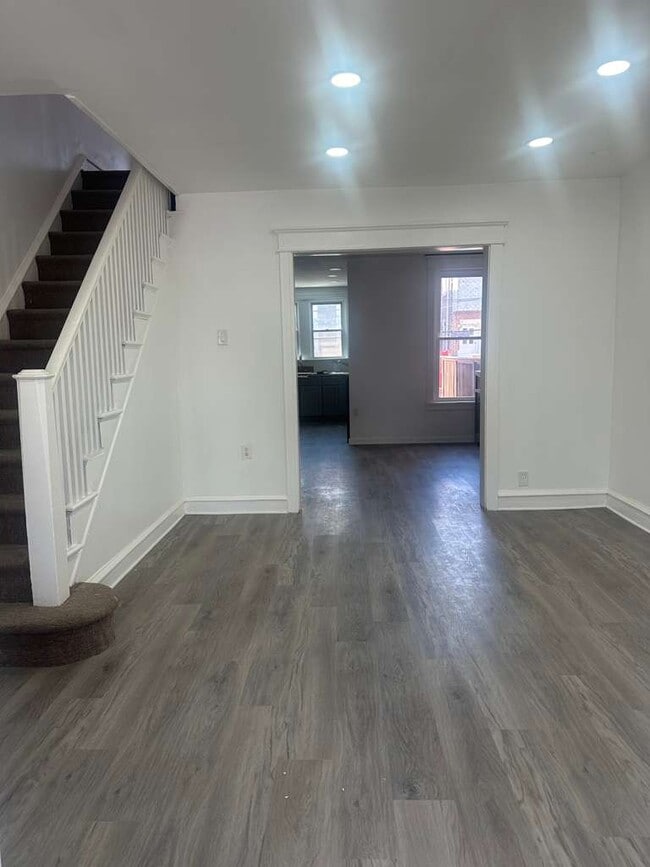 Photo - 4860 Gransback St