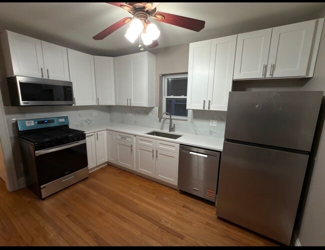 Building Photo - 1008 Lathrop Ave Unit 1