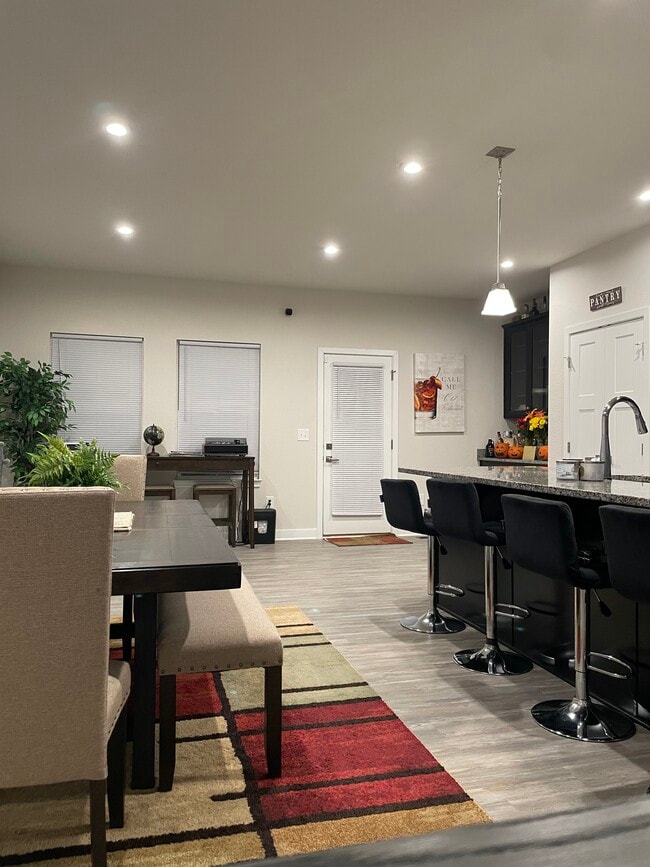 Photo - 911 Nipperkin Way