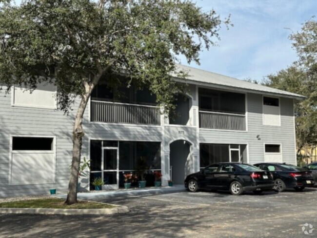 Building Photo - 2 Bedroom 2 Bath! First Floor, Spacious Co... Rental