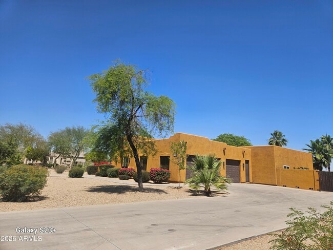 5118 W Winston Dr